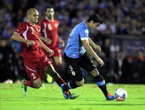 شريف عدنان خلال مراقبته لسواريز