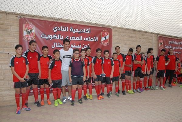جمال مع لاعبين الأكاديمية