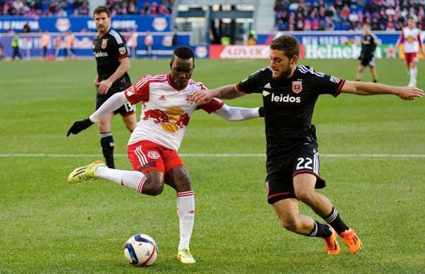 lloyd-sam-one-on-one-red-bulls-dc-united-620x400
