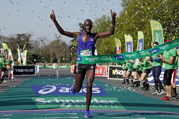 2015-04-12t094636z_1081972539_gf10000056786_rtrmadp_3_athletics-marathon-paris_reuters