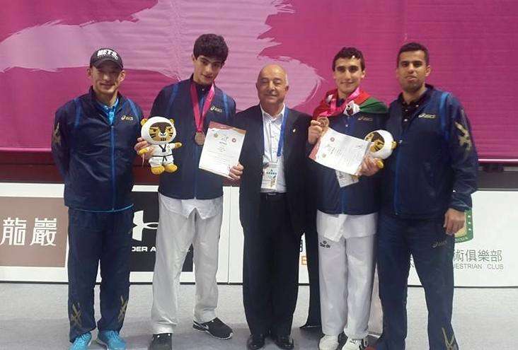 الكردي يتوسط عصفور والصادق والمدربين العساف وجاكي