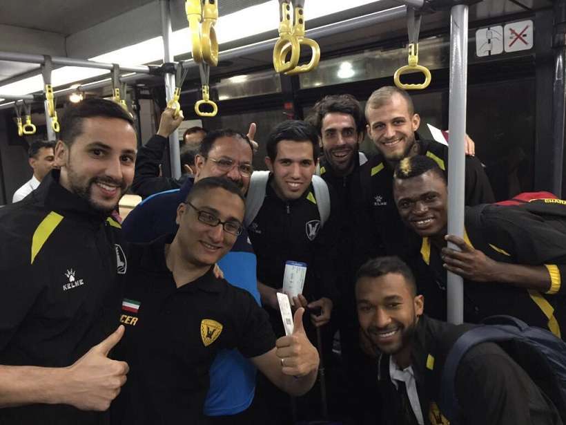 لاعبو القادسية في ترانزيت دبي قبل الوصول دوشانبيه 