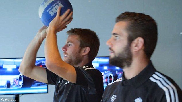 278d1e1c00000578-3038186-image-a-3_1429003781342