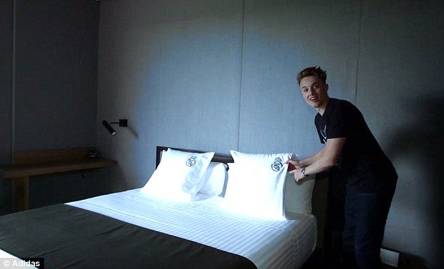 278D1E4600000578-3038186-image-a-11_1429004232866