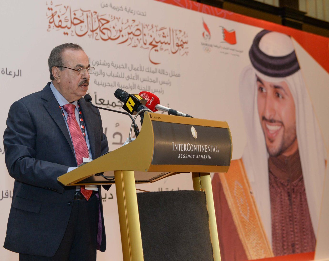 الزميل الاستاذ محمد جميل عبد القادر يلقي كلمته في عيد الإعلاميين في المنامة