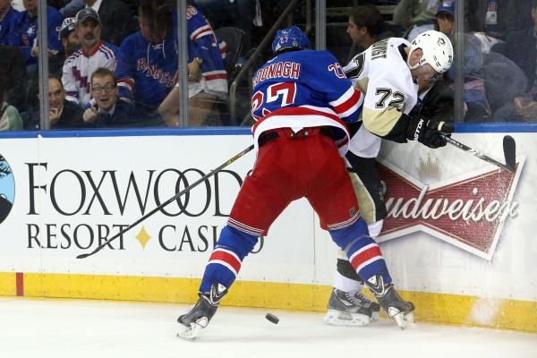 2015-04-17t022039z_2114180541_nocid_rtrmadp_3_nhl-stanley-cup-playoffs-pittsburgh-penguins-at-new-york-rangers_reuters