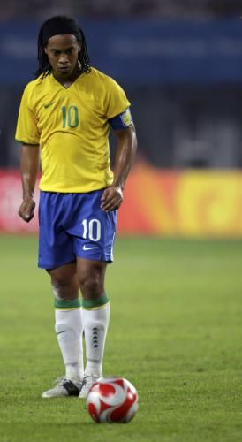 رونالدينهو قاد البرازيل للفوز على الصين