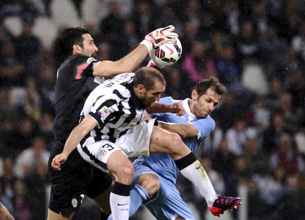 2015-04-18t195531z_1406951955_gf10000064544_rtrmadp_3_soccer-italy_reuters