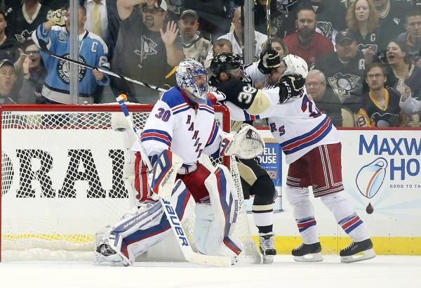 2015-04-21t022703z_1309851278_nocid_rtrmadp_3_nhl-stanley-cup-playoffs-new-york-rangers-at-pittsburgh-penguins_reuters