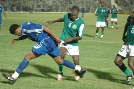 صراع قوي شهدته المباراة ( صور حصرية لكووورة)