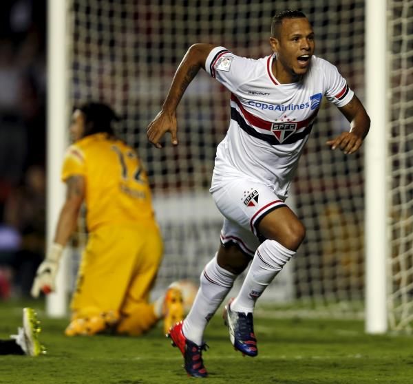 2015-04-23t015346z_697728686_gf10000069430_rtrmadp_3_soccer-libertadores_reuters
