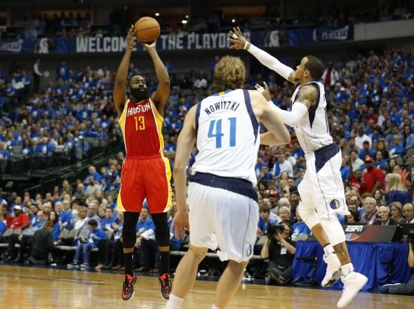 2015-04-25t020923z_1574399409_nocid_rtrmadp_3_nba-playoffs-houston-rockets-at-dallas-mavericks_reuters