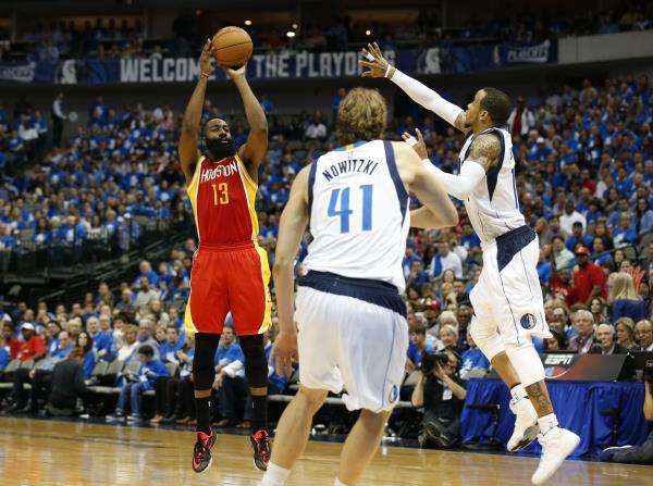 2015-04-25t020923z_1574399409_nocid_rtrmadp_3_nba-playoffs-houston-rockets-at-dallas-mavericks_reuters