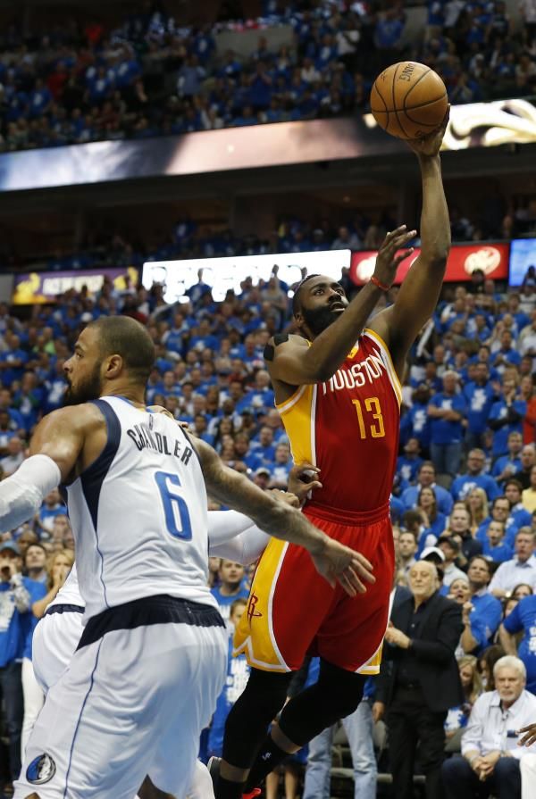 2015-04-25t021108z_723018177_nocid_rtrmadp_3_nba-playoffs-houston-rockets-at-dallas-mavericks_reuters