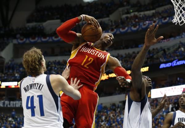 2015-04-25t021836z_1346333550_nocid_rtrmadp_3_nba-playoffs-houston-rockets-at-dallas-mavericks_reuters