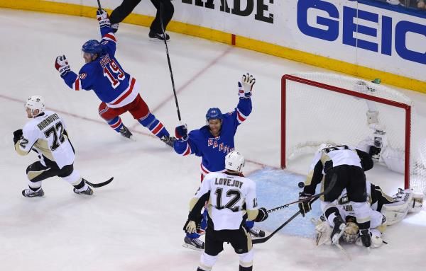 2015-04-25t023009z_1093193205_nocid_rtrmadp_3_nhl-stanley-cup-playoffs-pittsburgh-penguins-at-new-york-rangers_reuters