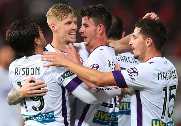 andy-keogh-perth-glory-a-league-2014-15_1gahwmi23rypg11bim7ml6vavz