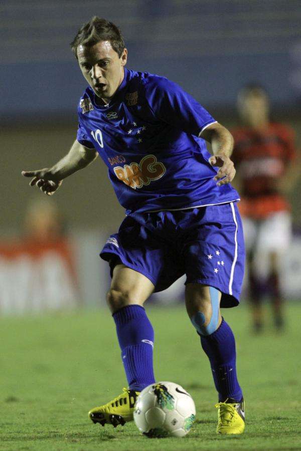 2012-08-30t020548z_1143378400_gm1e88u0rsr01_rtrmadp_3_soccer_reuters