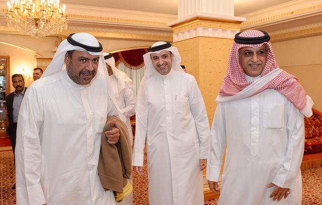 معالي الشيخ سلمان بن ابراهيم خلال استقباله الشيخ أحمد الفهد الصباح