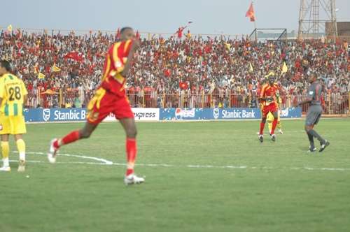 مجاهد سعيد بالهدف الاول الذي سجله ( صور حصرية لكووورة )