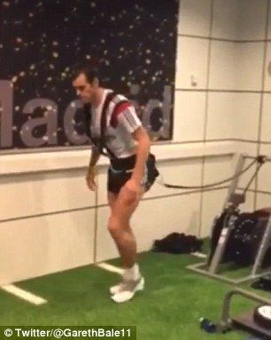 28111c7900000578-3057629-image-a-51_1430146679499