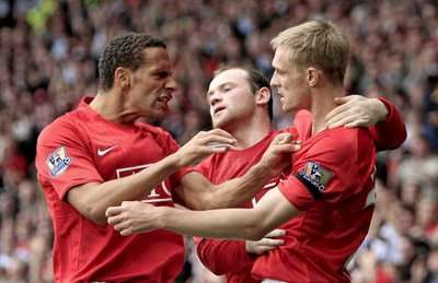 فرحة لاعبي مانشيستر يونايتد بهدف التعادل 