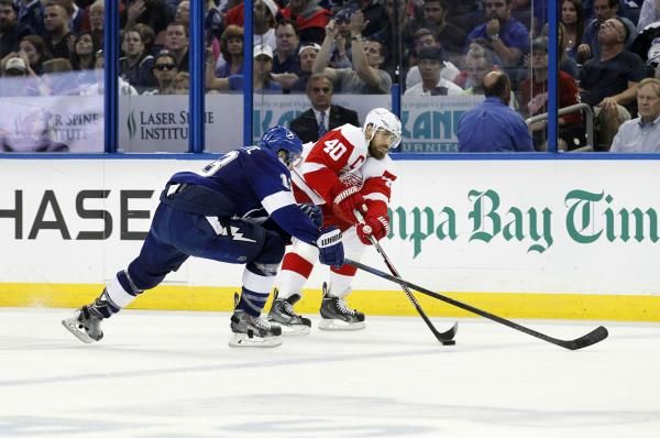 2015-04-30t031252z_100290533_nocid_rtrmadp_3_nhl-stanley-cup-playoffs-detroit-red-wings-at-tampa-bay-lightning_reuters
