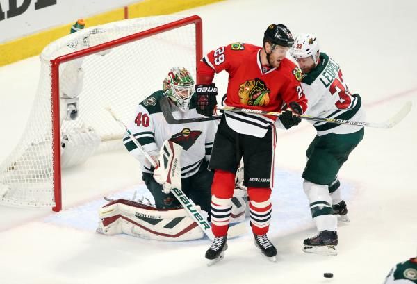 2015-05-02t043050z_604738450_nocid_rtrmadp_3_nhl-stanley-cup-playoffs-minnesota-wild-at-chicago-blackhawks_reuters