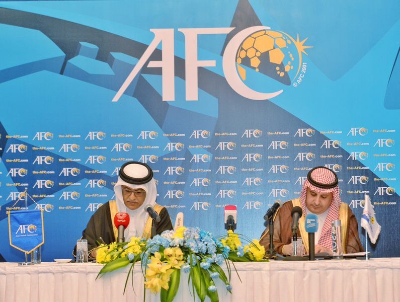 -	معالي الشيخ سلمان بن ابراهيم والامير تركي بن خالد يوقعان الاتفاقية