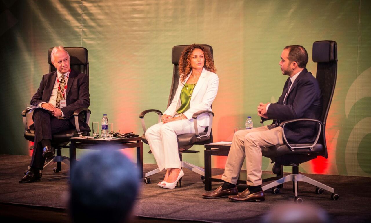 الامير علي وسمر نصار خلال اطلاق الشعار