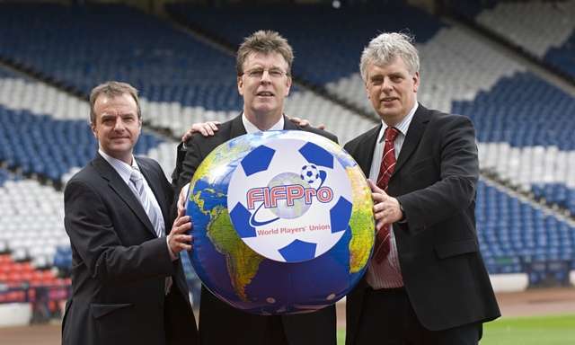 اعضاء الاتحاد الدولي للاعبين المحترفين