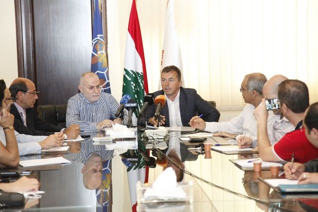 رادولوفيتش والشحف خلال المؤتمر الصحفي