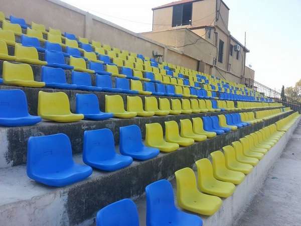 المقاعد الجديدة في ملعب نادي العهد