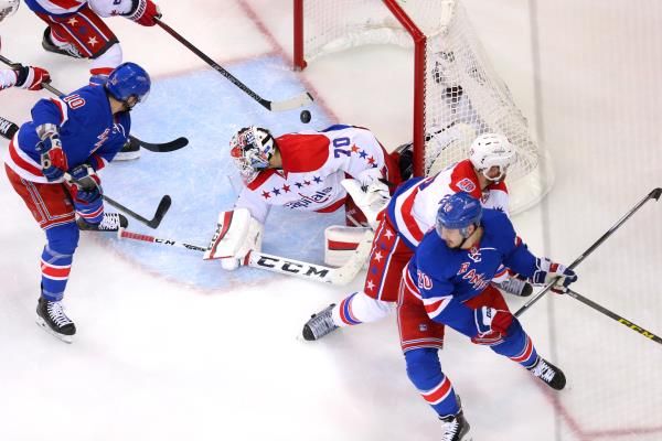 2015-05-09t011020z_1550595396_nocid_rtrmadp_3_nhl-stanley-cup-playoffs-washington-capitals-at-new-york-rangers_reuters