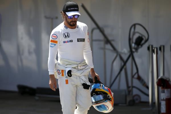 2015-05-09t145301z_607495536_gf10000089532_rtrmadp_3_motor-racing-prix_reuters