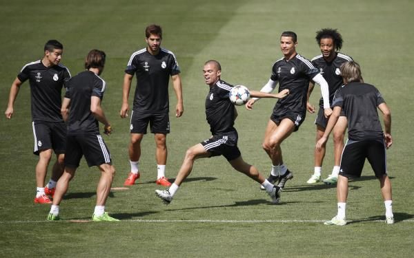 2015-05-12t094013z_74425213_mt1aci13736193_rtrmadp_3_football_reuters