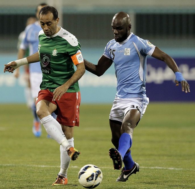 ايمانويل في إحدى لقاءاته ضد الوحدات 