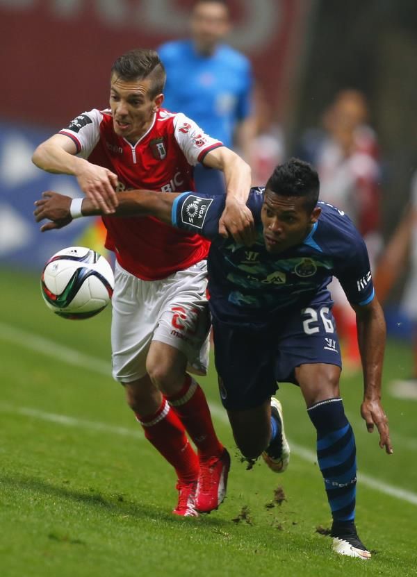 2015-03-06t220320z_1329944153_gm1eb370gpy01_rtrmadp_3_soccer-portugal_reuters