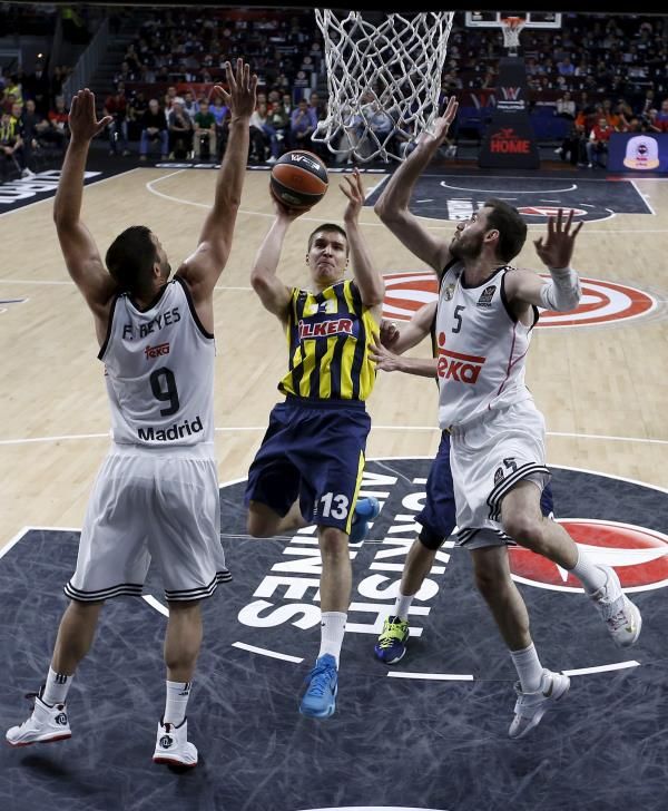 2015-05-15t212009z_1862288387_gf10000096424_rtrmadp_3_basketball-euroleague-semis_reuters