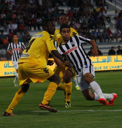 صورة من مباراة النادي الصفاقسي واساك ميموزا الايفواري 