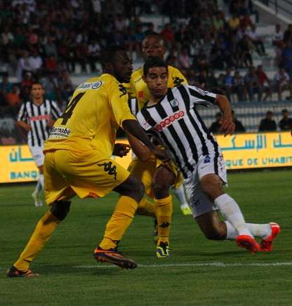 صورة من مباراة النادي الصفاقسي واساك ميموزا الايفواري