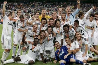 فرحه نجوم ريال مدريد بالكأس السوبر