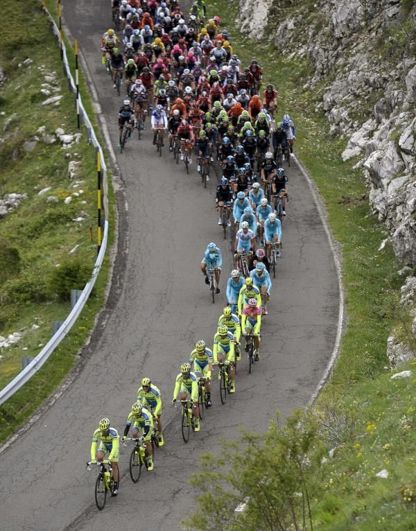 2015-05-16t164753z_2074569438_gf10000097081_rtrmadp_3_cycling-giro_reuters
