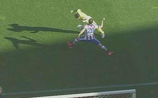 las-manos-juanfran-dejan-lugar-dudas-sobre-penalti-que-vio-undiano-1431883559051