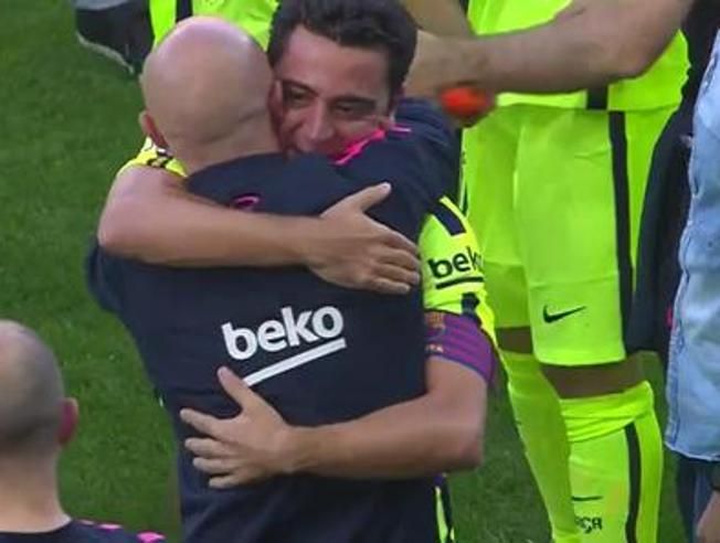 xavi-hernandez-llora-tras-conseguir-su-octava-liga
