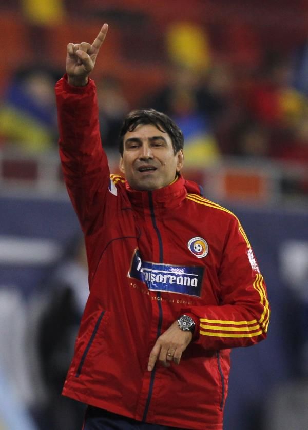 2013-10-15t194809z_473884439_lr2e9af1izz7l_rtrmadp_3_soccer-world_reuters