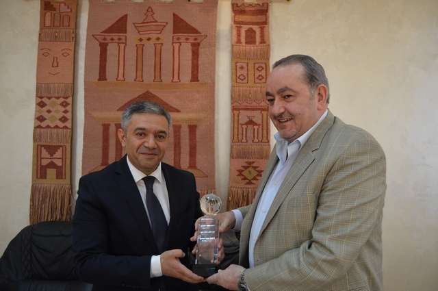 زريقات وجعروف خلال اللقاءمي في المستقبل.