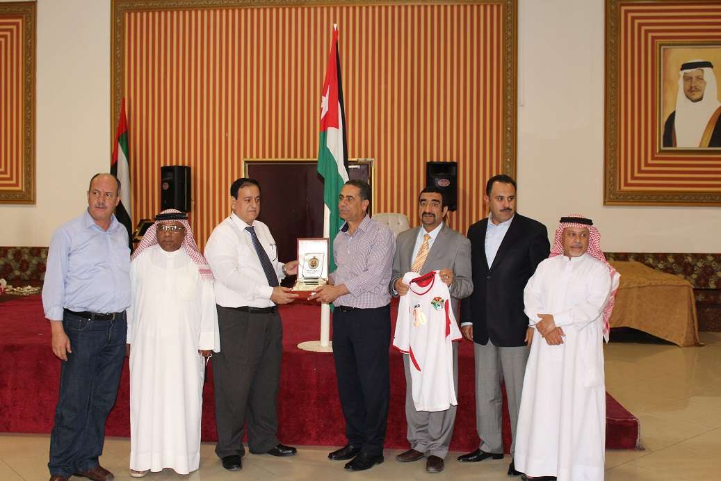 الجنيدي خلال لقائه رئيس وأعضاء الجالية الأردنية