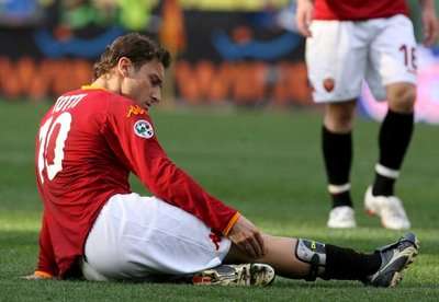 توتي ولحظة الاصابة في 19 أبريل أمام ليفورنو