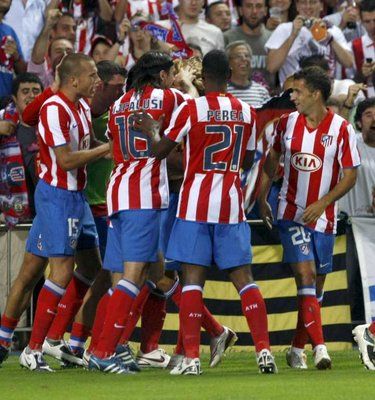 فرحة لاعبي اتلتيكو مدريد بالهدف الثاني لفورلان